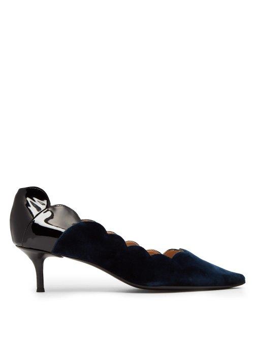 Matchesfashion.com Chlo - Lauren Scallop Edge Velvet And Leather Pumps - Womens - Navy