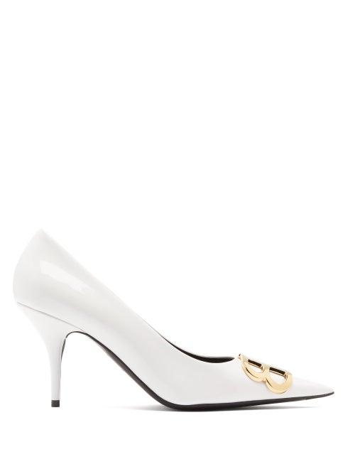 Matchesfashion.com Balenciaga - Bb Logo Point Toe Patent Leather Pumps - Womens - White