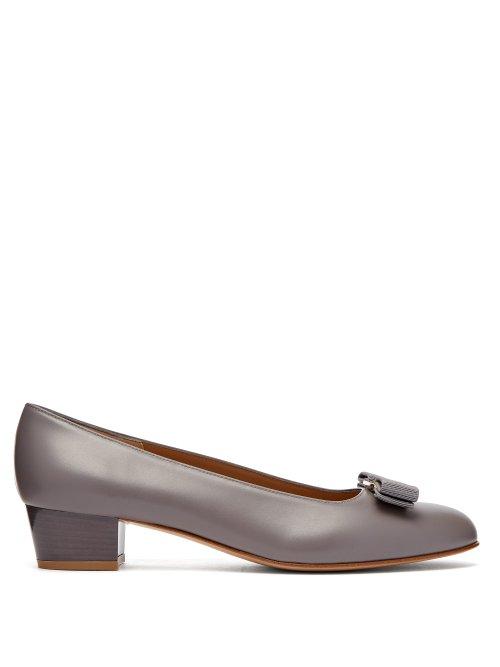 Matchesfashion.com Salvatore Ferragamo - Vara Leather Pumps - Womens - Grey