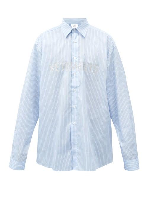 Matchesfashion.com Vetements - Glitter Logo-print Pinstriped Cotton Shirt - Mens - Blue