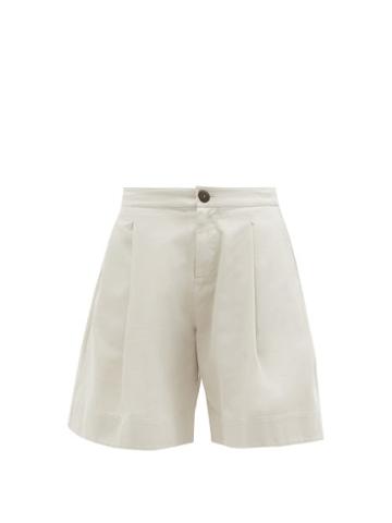 Matchesfashion.com Birkenstock X Toogood - The Mudlark Single-pleat Cotton Shorts - Womens - Cream