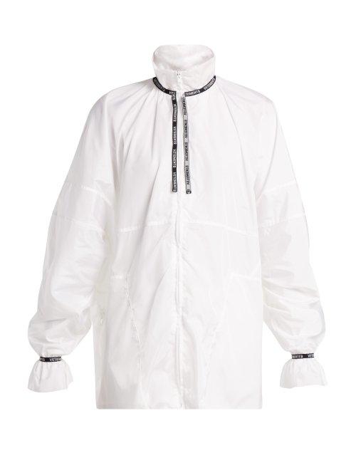 Matchesfashion.com Vetements - Logo Jacquard Trim Shell Jacket - Womens - White