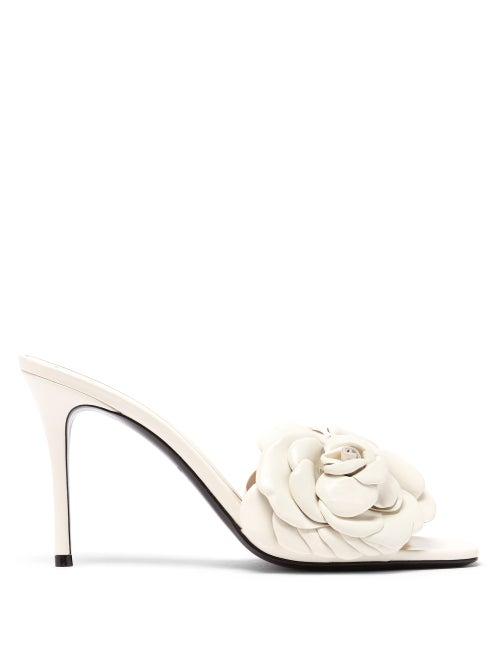 Matchesfashion.com Valentino Garavani - Petal-strap Leather Mules - Womens - Cream