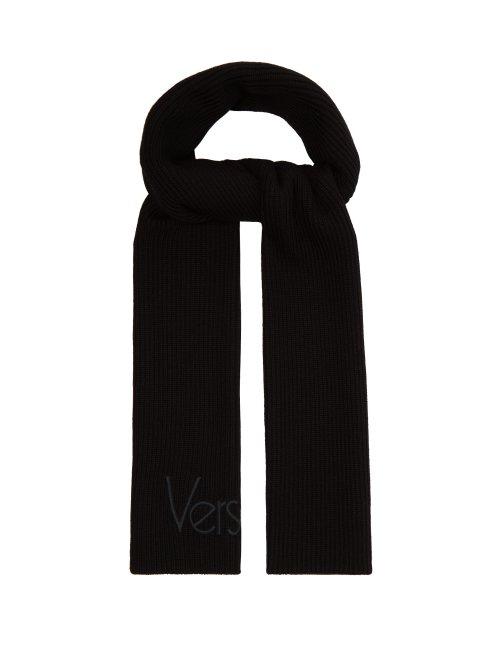 Matchesfashion.com Versace - Logo Embroidered Ribbed Knit Wool Scarf - Mens - Black