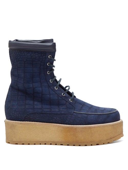 Matchesfashion.com Gabriela Hearst - David Crocodile Effect Suede Boots - Womens - Navy