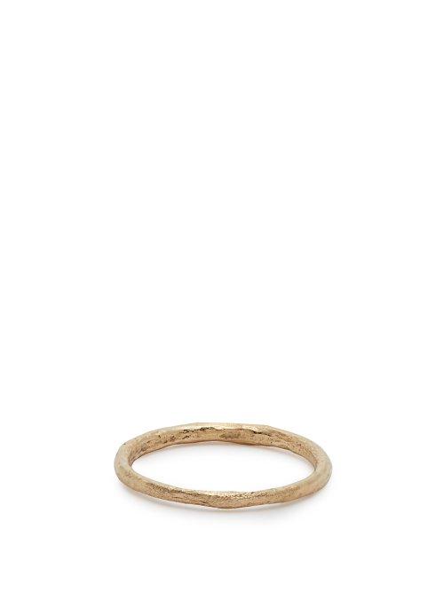 Matchesfashion.com Pearls Before Swine - Slim Hammered Gold Ring - Mens - Gold
