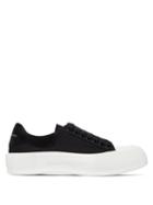 Matchesfashion.com Alexander Mcqueen - Deck Chunky-sole Canvas Trainers - Womens - Black White