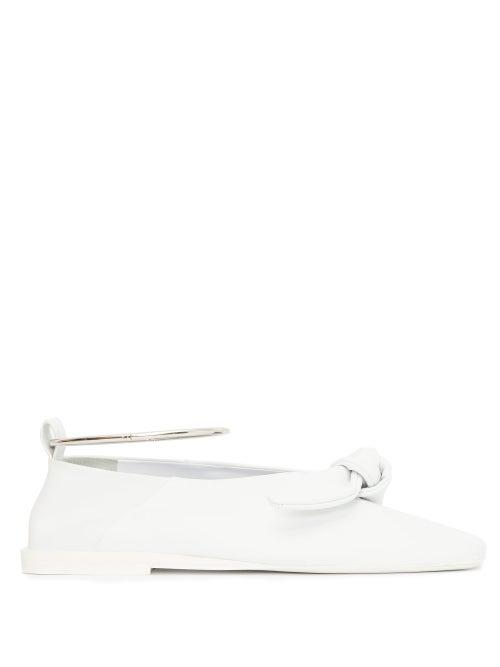 Matchesfashion.com Jil Sander - Anklet Knotted Leather Flats - Womens - White