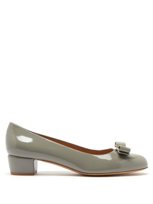 Matchesfashion.com Salvatore Ferragamo - Vara Patent Leather Pumps - Womens - Grey