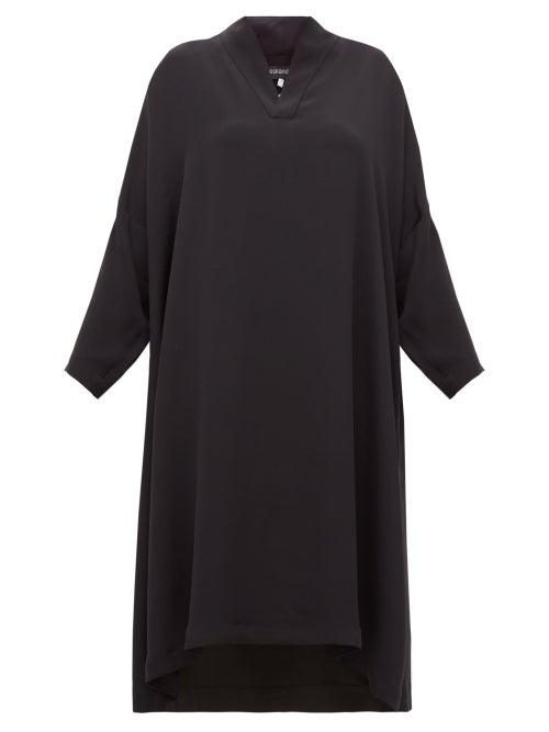 Matchesfashion.com Eskandar - Silk Crepe V Neck Midi Dress - Womens - Black