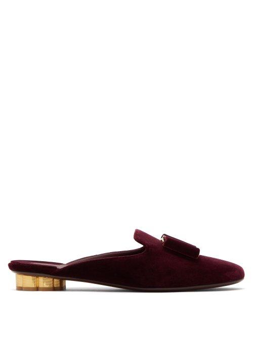 Matchesfashion.com Salvatore Ferragamo - Sciacca Flower Heel Velvet Backless Loafers - Womens - Burgundy