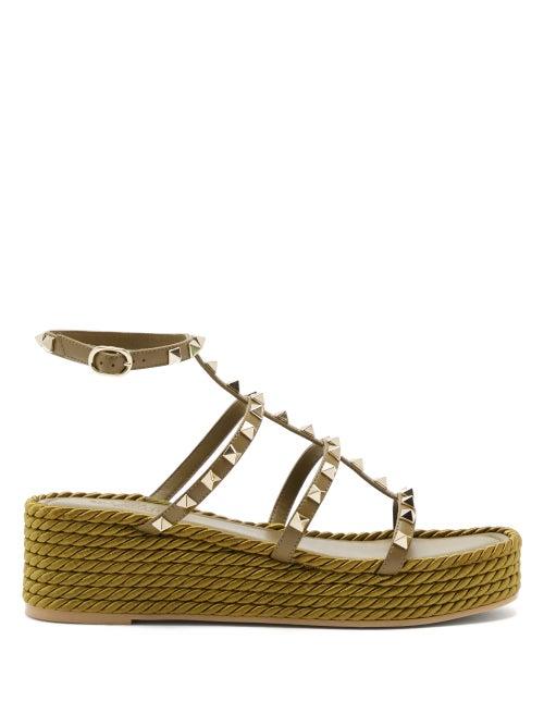 Matchesfashion.com Valentino Garavani - Torchon Rockstud Leather Wedge Sandals - Womens - Khaki