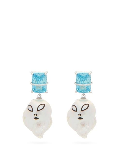 Matchesfashion.com Jiwinaia - Alien Rhodium-plated And Pearl Drop Earrings - Womens - Pearl