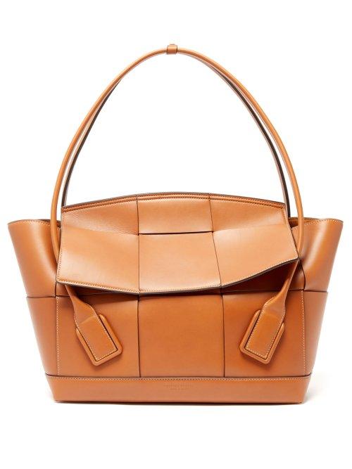 Matchesfashion.com Bottega Veneta - Arco Large Maxi Intrecciato Leather Bag - Womens - Tan