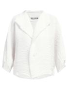 Matchesfashion.com Issey Miyake - Buttoned Pleated Jacket - Womens - White