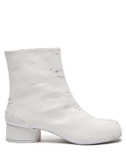 Matchesfashion.com Maison Margiela - Tabi Split Toe Painted Leather Ankle Boots - Womens - White