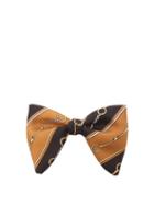 Matchesfashion.com Gucci - Horsebit Chain Print Silk Faille Bow Tie - Mens - Brown