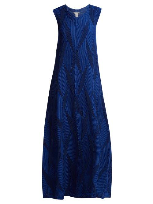 Matchesfashion.com Issey Miyake - Diamond Pleated Flared Dress - Womens - Blue