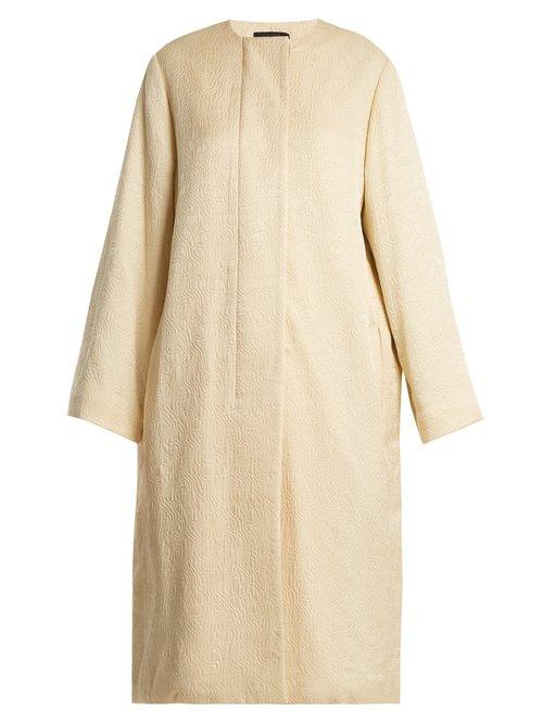Matchesfashion.com The Row - Nettle Collarless Silk Cloqu Coat - Womens - Mid Beige