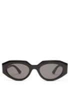 Matchesfashion.com Bottega Veneta - Angular Cat-eye Acetate Sunglasses - Womens - Black