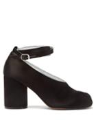 Matchesfashion.com Maison Margiela - Tabi Split Toe Satin Pumps - Womens - Black