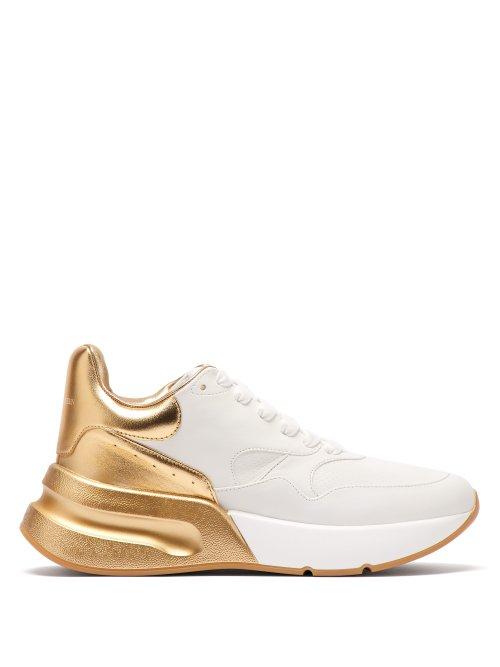 Matchesfashion.com Alexander Mcqueen - Runner Exaggerated Sole Low Top Leather Trainers - Womens - White Gold