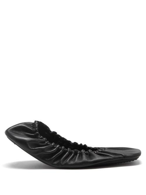Balenciaga - Tug Ruched Leather Ballet Flats - Womens - Black