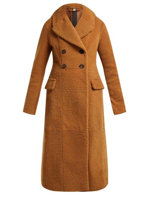 Matchesfashion.com Burberry - Levesham Tan Lambskin Shearling Coat - Womens - Beige