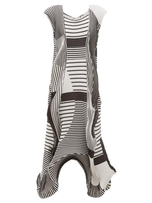 Matchesfashion.com Issey Miyake - Asymmetric Pleated Striped Twill Midi Dress - Womens - Black White