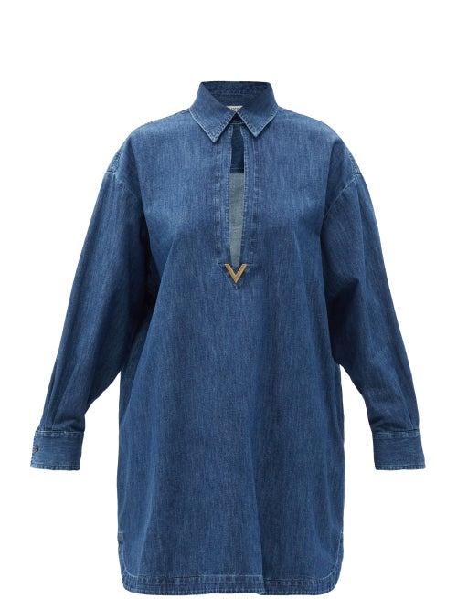 Matchesfashion.com Valentino - V-logo Keyhole-cutout Denim Shirt Dress - Womens - Light Denim