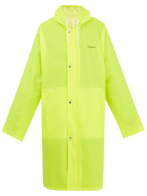Matchesfashion.com Vetements - Oversized Pvc Coated Hooded Raincoat - Mens - Yellow