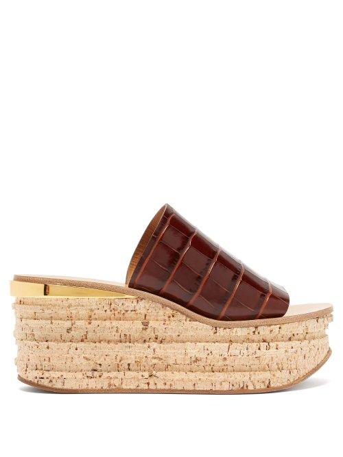 Matchesfashion.com Chlo - Crocodile Effect Leather And Cork Flatform Mules - Womens - Tan