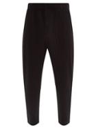 Matchesfashion.com Homme Pliss Issey Miyake - Technical-pleated Tapered-leg Trousers - Mens - Black