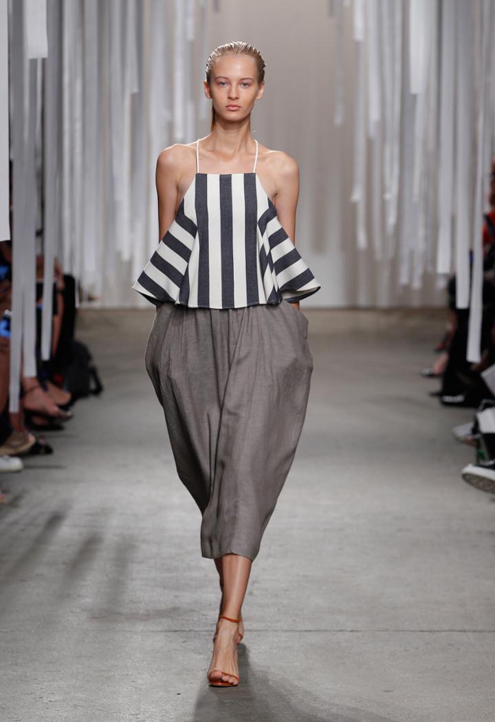 Milly Cropped T-back Tank - Navy