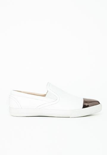 Missguided Slip On Pumps White