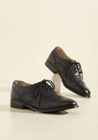 Modcloth Talking Picture Oxford Flat In Black