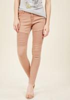 Modcloth Added Edge Skinny Jeans In Dusty Rose In 32