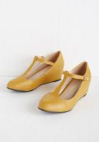 Intouchfootwear Haute Harmony Wedge In Mustard