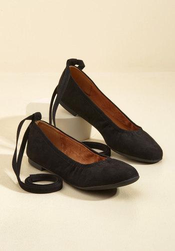  It's Tie To Go Vegan Flat In Noir In 7