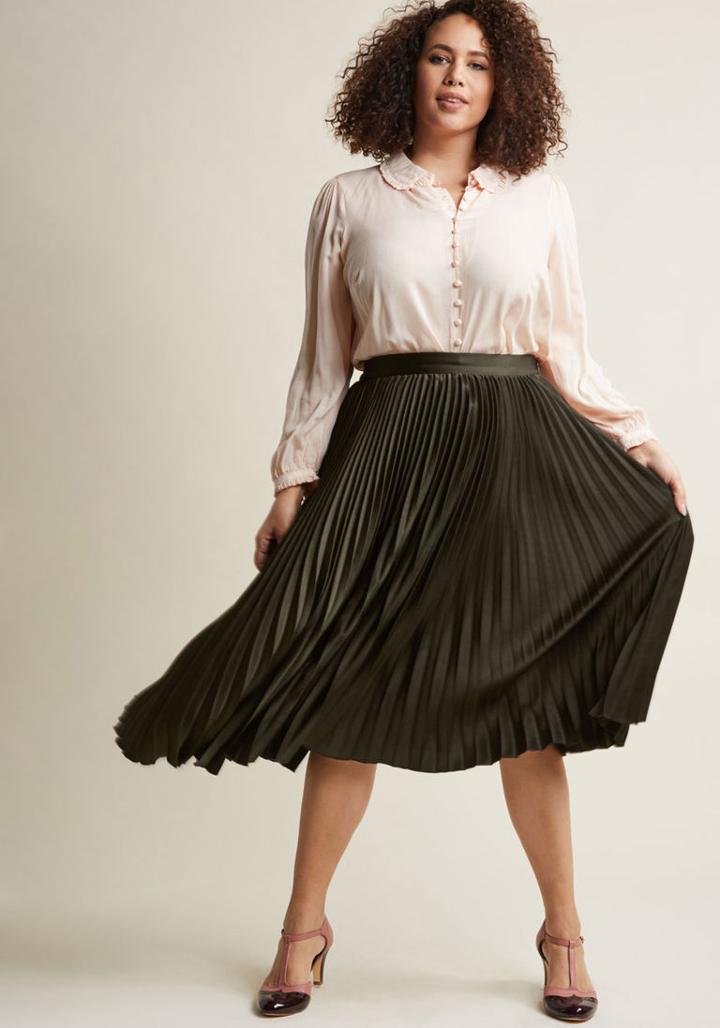 Modcloth Polished Pleated Midi Skirt In Green In Xl