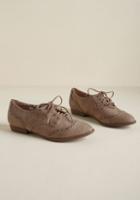 Restricted Walking On Wingtip-toes Oxford Flat In Taupe In 10