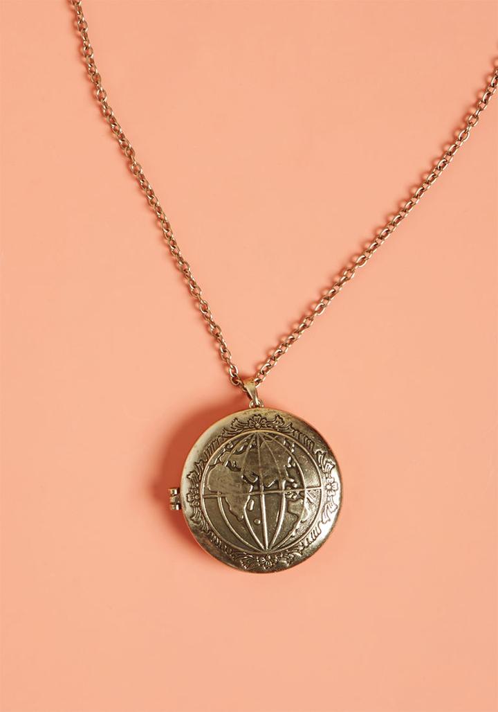 Zamn1543 This Antiqued Gold Necklace Is A Piece That Will Be Loved The World Over! The Map-printed Pendant Of This Alluring Accessory Secretly Serves As A Magnet-closed Locket, Which Is Perfect For Stowing Tiny Trinkets You May Discover On Your Sojourns.
