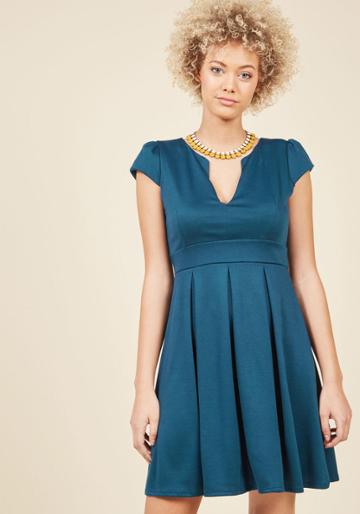  Delight Taste-testers Left And Right As You Dole Out Your Perfectly Blended Punch In This Mint Green Dress. With A V-notched Neckline And Pleated, Flared Skirt, This Cap-sleeved Frock Makes You Feel As Effervescent As Your Carefully Crafted Libations.