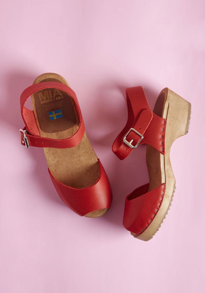 Modcloth Skansen Strut Leather Clog In Red In 7