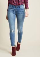 Modcloth Ripped Knee Skinny Jeans In Mid Wash In S