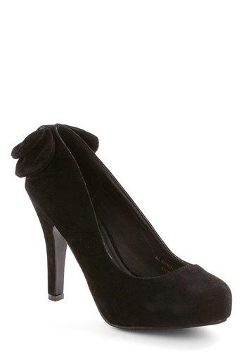 Red Circle Standout Ovation Heel In Black