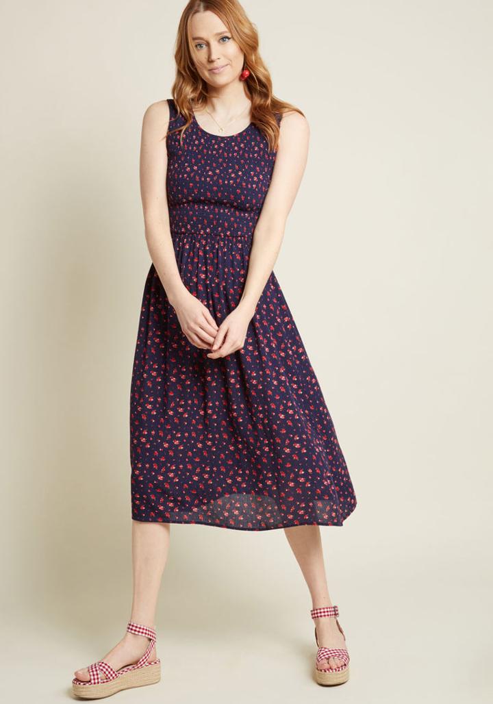 Modcloth Free To Glee Smocked Midi Dress In Xs
