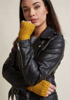 7583 Style Your Digits With The Warmth And Whimsy Of These Fingerless Gloves! A Mustard Hue And A Chevron-patterned Open Knit Characterize This Comfy Pair, Offering Style To Every Handshake And Wave.