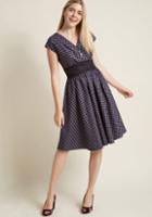 Retrolicious Pretty On The Park Bench A-line Dress In Dots In S