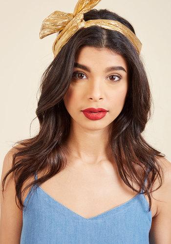 Modcloth Influential Accessorizing Headband In Gold Glitz